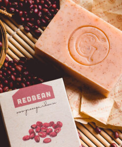 xà phòng đậu đỏ Green Garden và bao bì - Green Garden's red bean handmade soap and packaging.