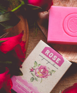 xà phòng hoa hồng Green Garden và bao bì - Green Garden's rose handmade soap and packaging.
