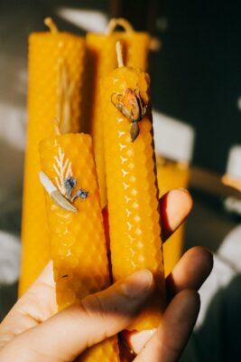 nến làm từ sáp ong