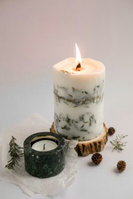 nến thơm (scented candle) từ thảo mộc